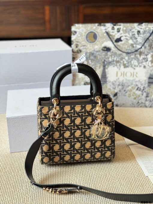 DIOR horizontal Diana bag - Image 5