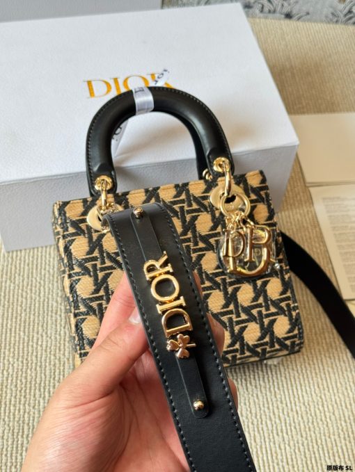 DIOR horizontal Diana bag - Image 6