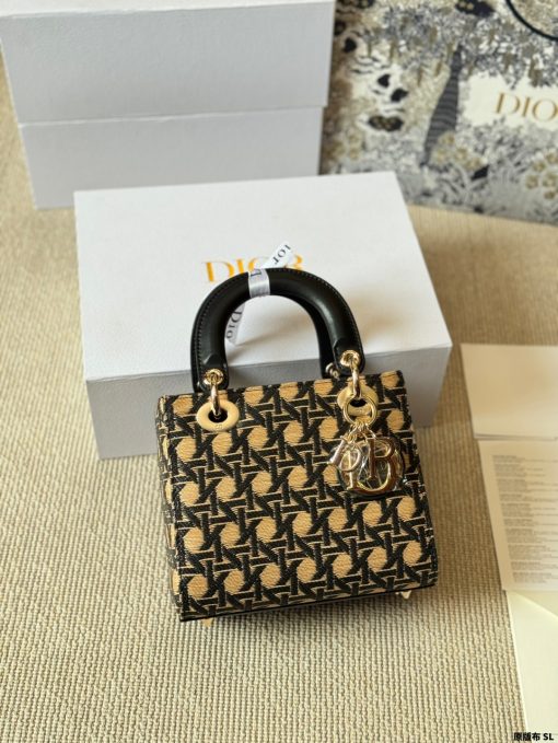 DIOR horizontal Diana bag - Image 7