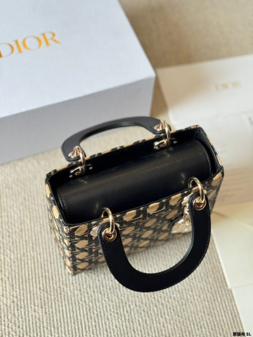 DIOR horizontal Diana bag - Image 9