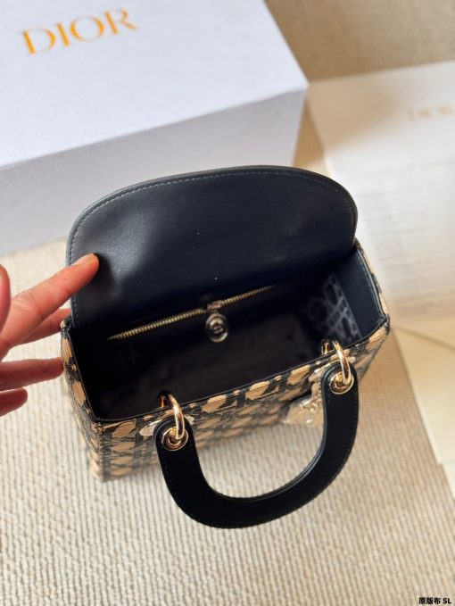 DIOR horizontal Diana bag - Image 10