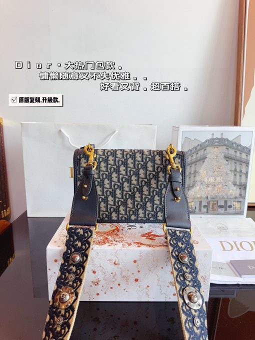 Dior Old Flower Postman Bag - Image 5